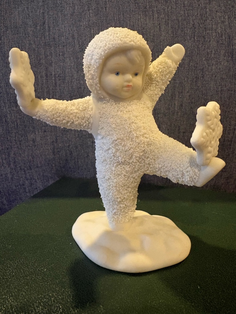 Snowbabies “it’s Snowing” ~ Winter Tales of the Snowbabies Series 1996
